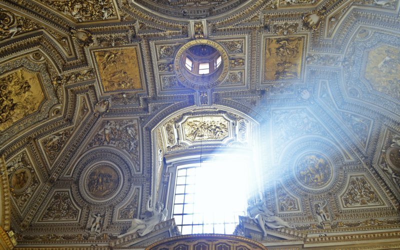 Can Transcendence be Organized? The Catholic Church Between Universalism and Establishment